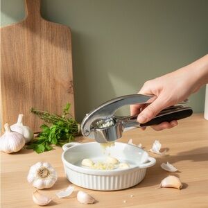 Kitessensu High Effective Premium Garlic Press Set